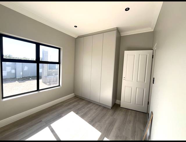4 BEDROOM HOUSE FOR SALE IN SANDOWN